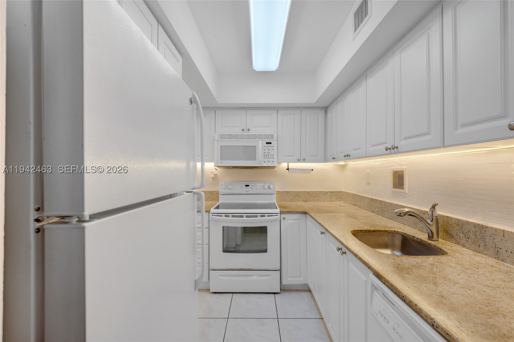 MIRADOR 1200 CONDO - Residential