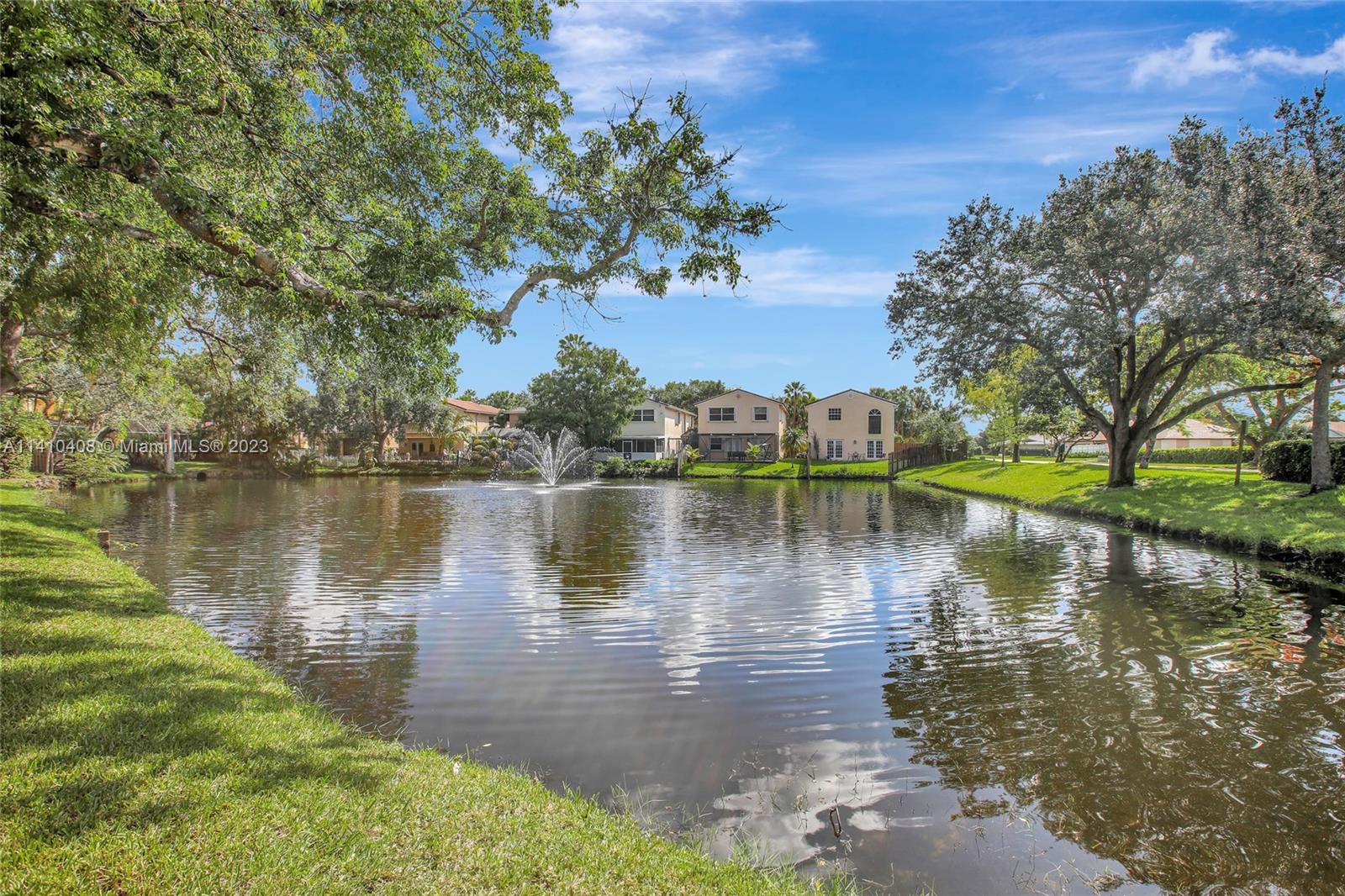 FAIRWAY COVE - Residential