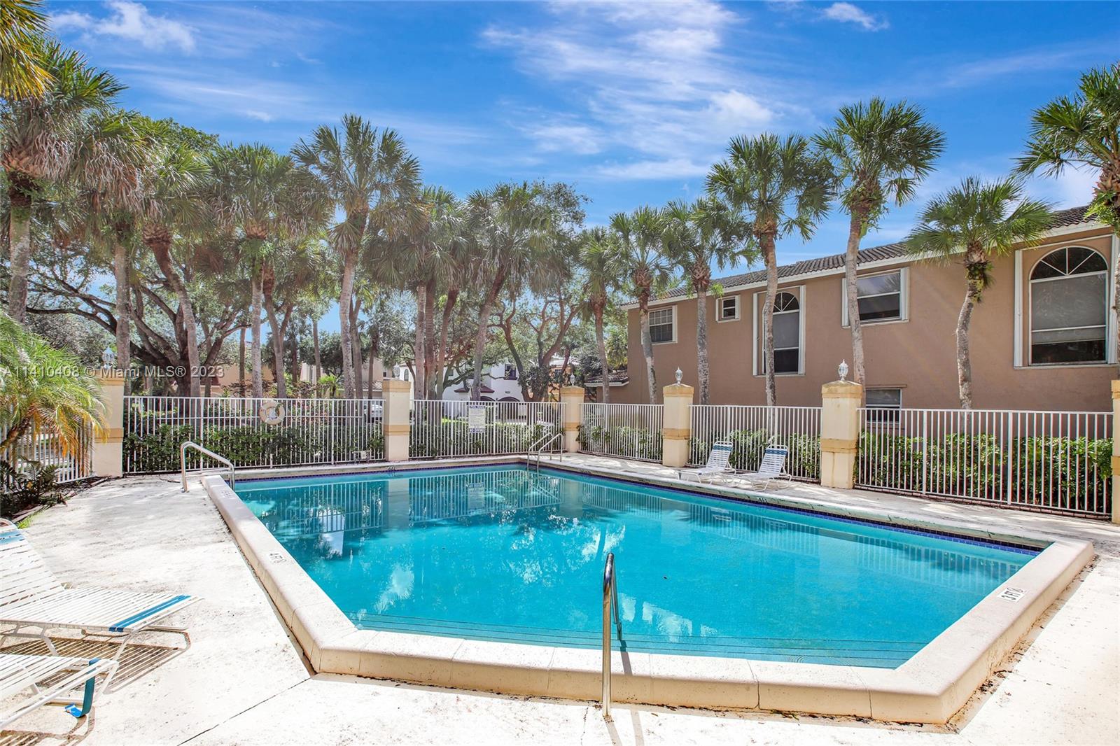 FAIRWAY COVE - Residential