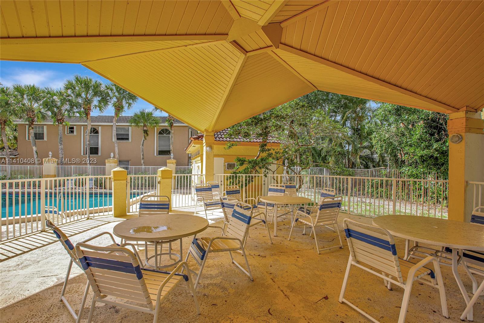 FAIRWAY COVE - Residential