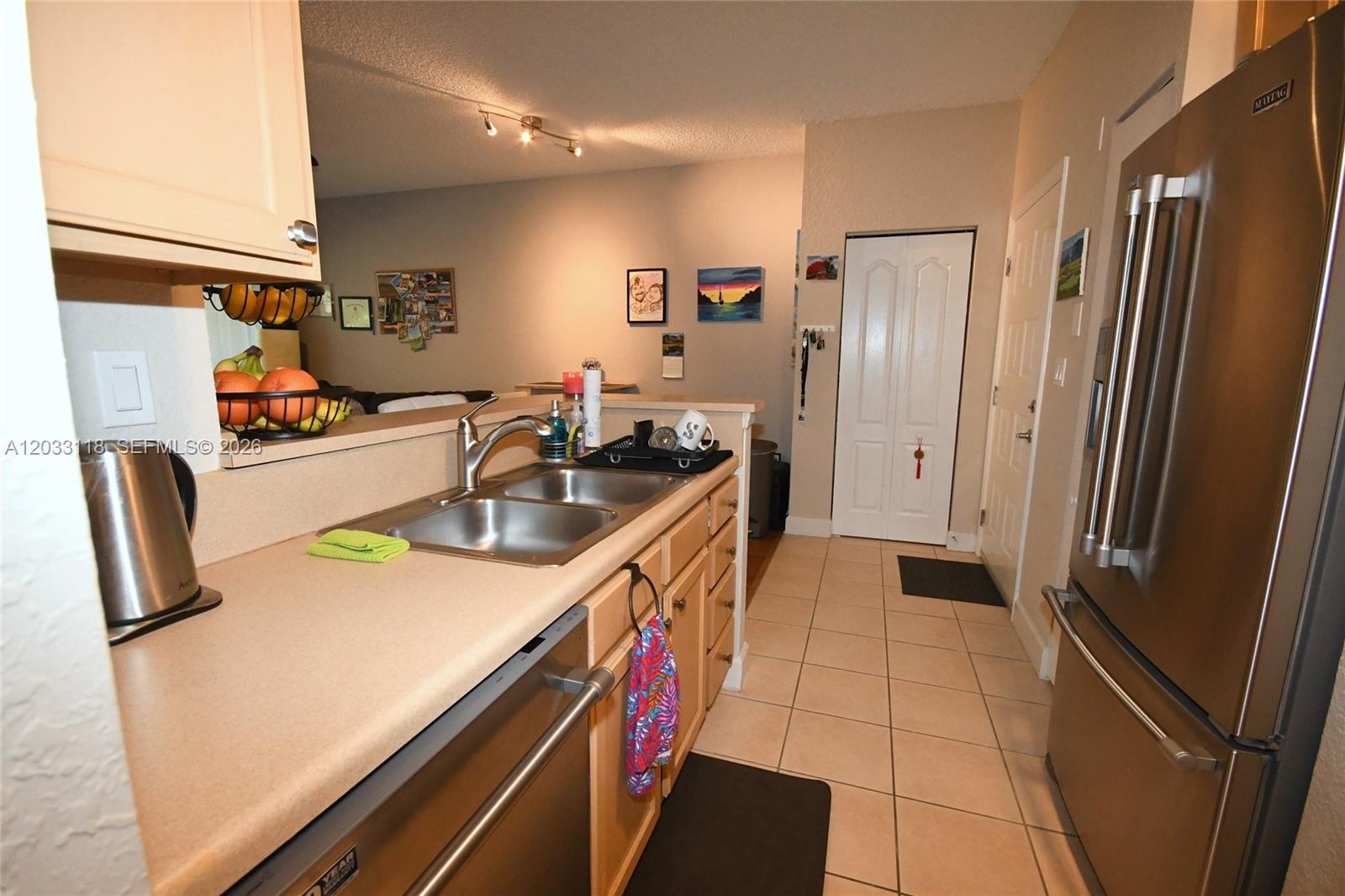 Spectacular one bedroom condo available in prestigious Valencia South Miami Condo. Upgraded with new kitchen appliances, bathroom vanity and beautiful wood floors. Unit has a washer and dryer. Amenities include gym, pool, internet cafe, garage parking and security. Controlled entry to building and garage using electronic card. Steps from Miami Metrorail and Larkin Hospital and close to University of Miami (UM).