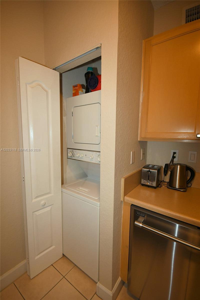 VALENCIA CONDO - Residential Lease