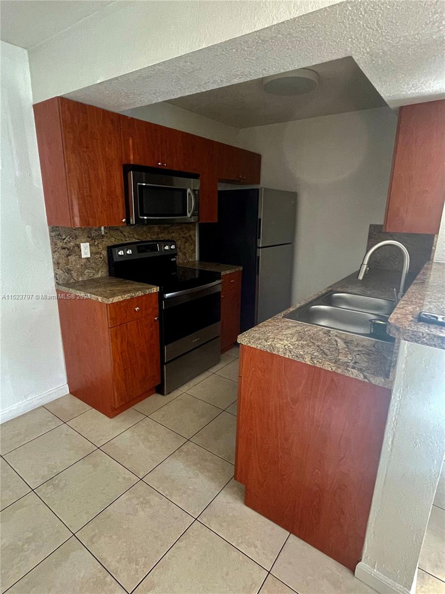 BISCAYNE BEACH CLUB CONDO - Residential