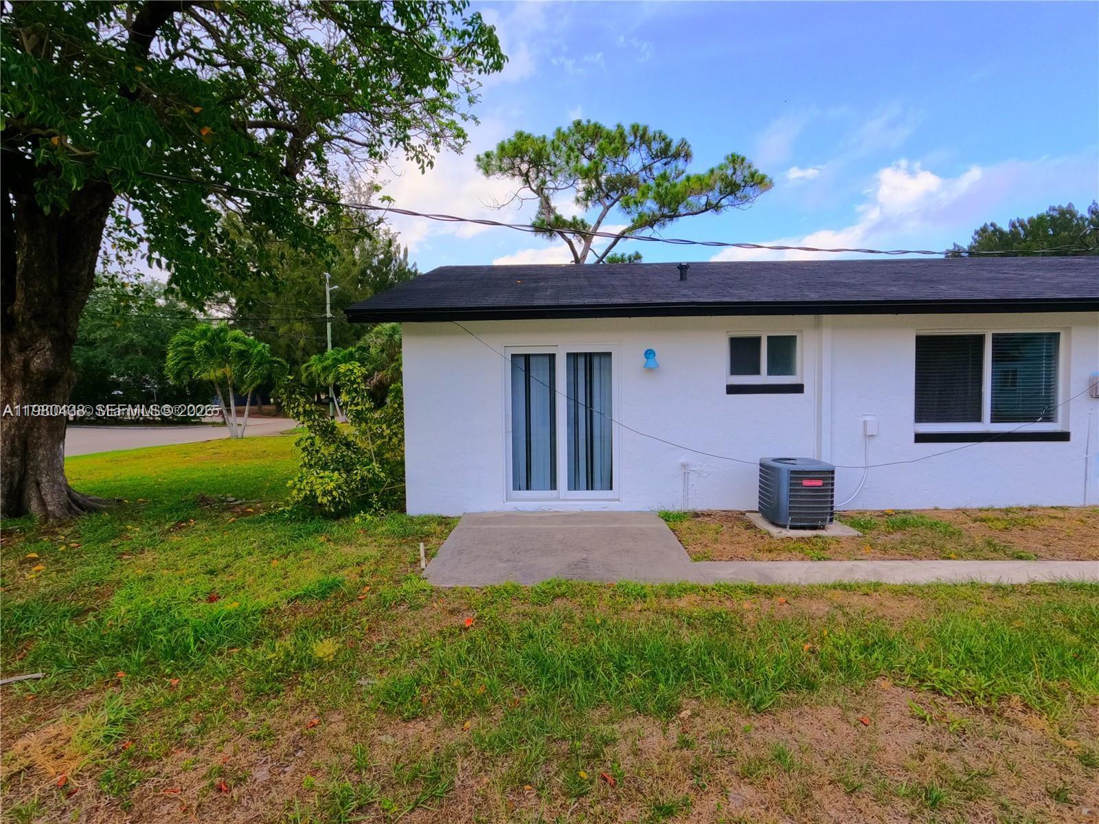 PALM BEACH FARMS CO 7 - Residential Lease