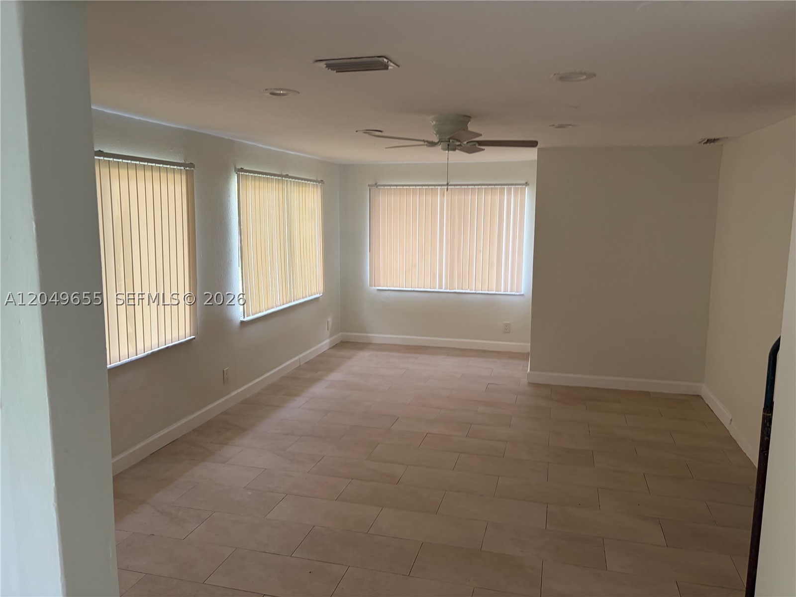 HOLLYWOOD COUNTRY ESTATES - Residential Lease