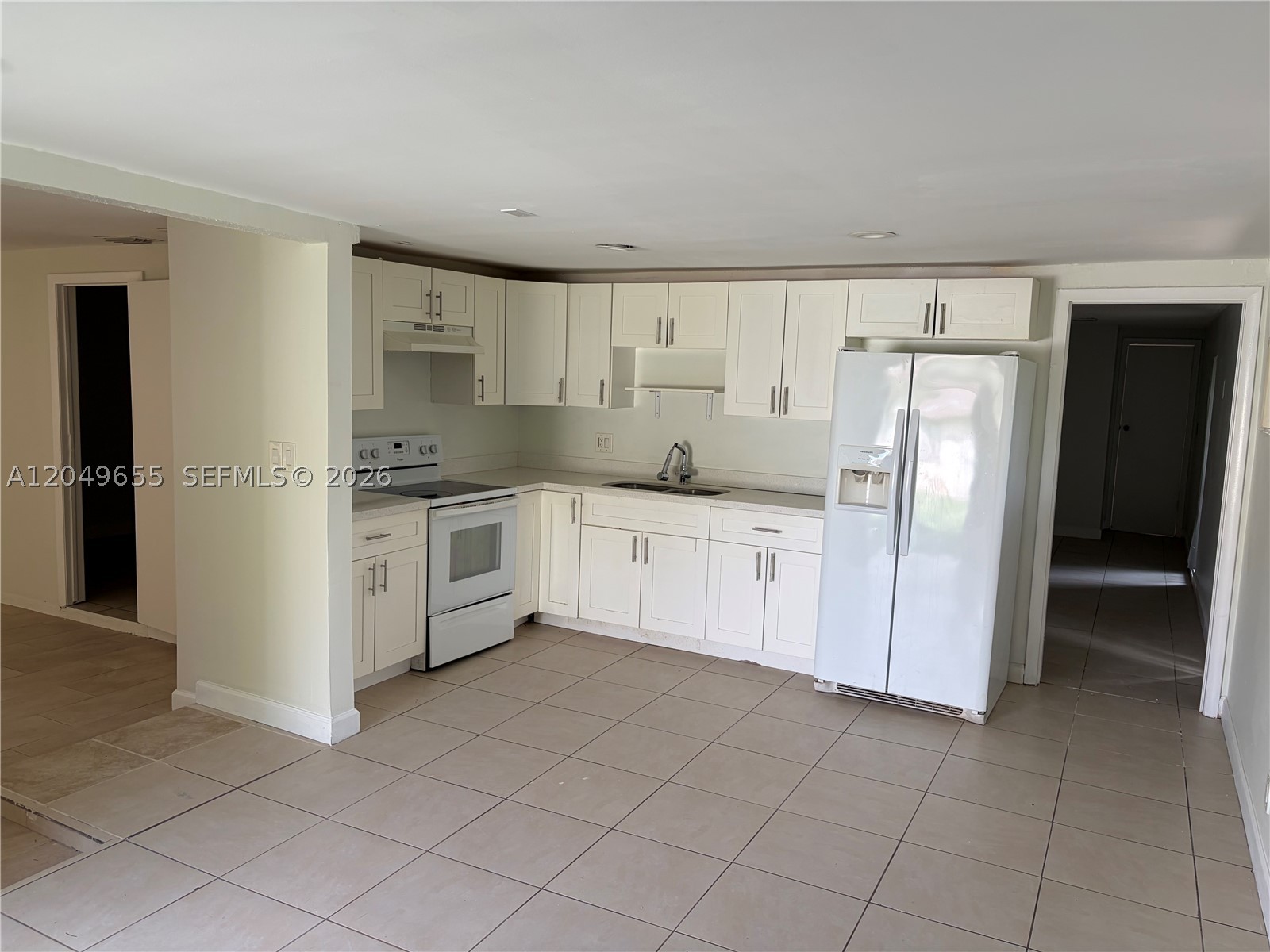 HOLLYWOOD COUNTRY ESTATES - Residential Lease