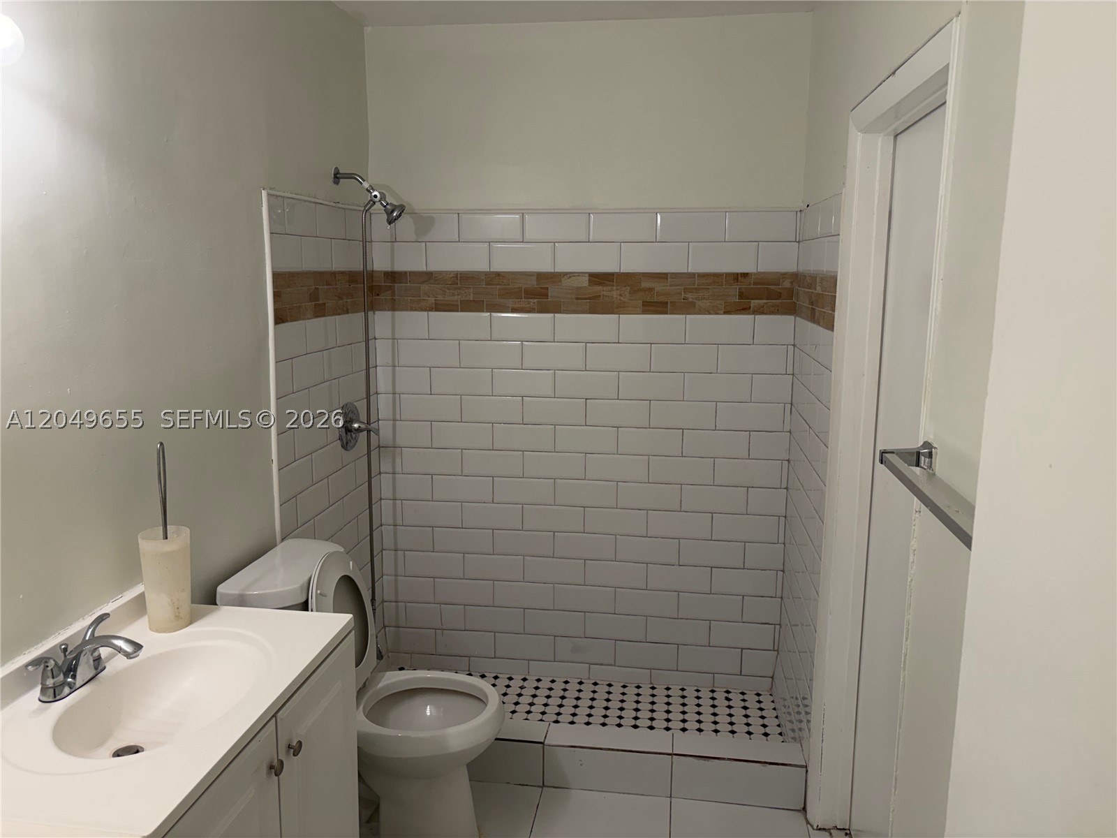 HOLLYWOOD COUNTRY ESTATES - Residential Lease