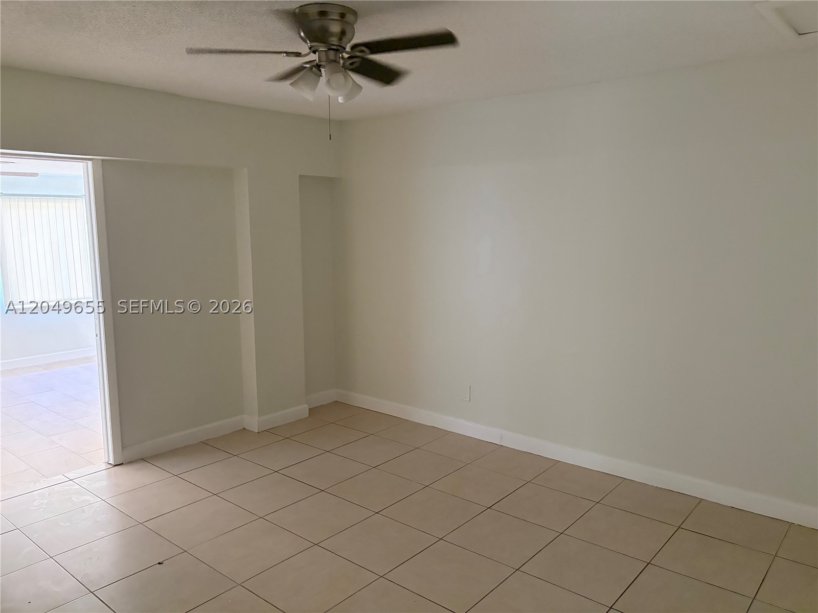 HOLLYWOOD COUNTRY ESTATES - Residential Lease