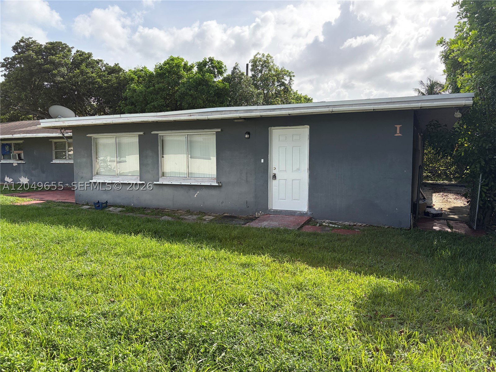 HOLLYWOOD COUNTRY ESTATES - Residential Lease