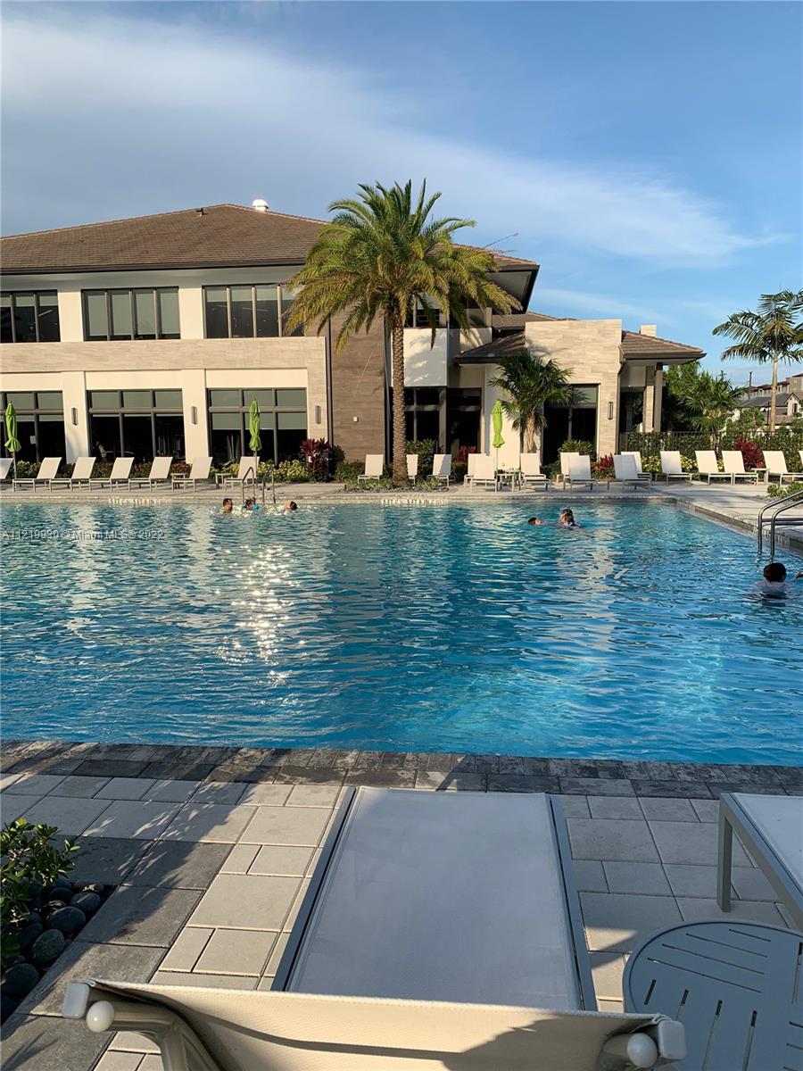 URBANA AT DORAL - Residential Lease