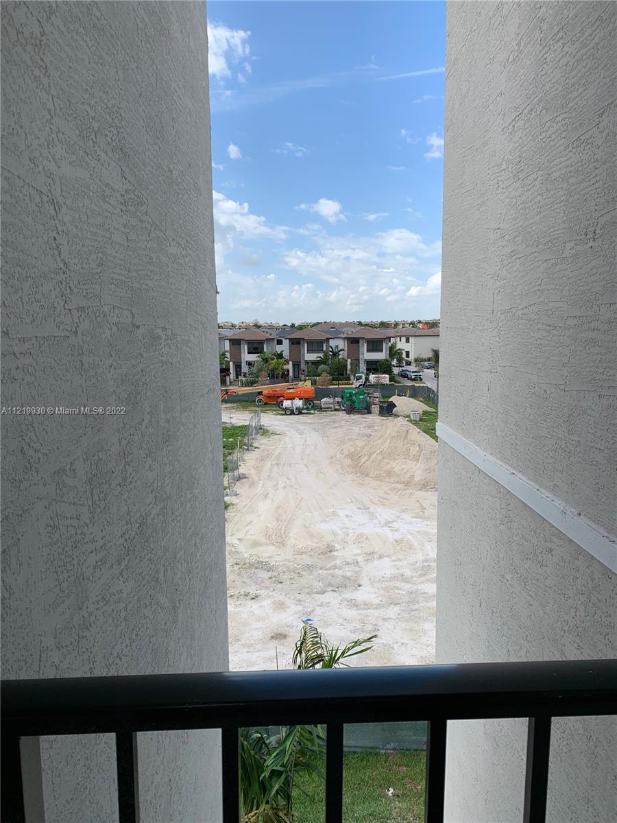 URBANA AT DORAL - Residential Lease