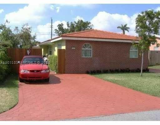 Great 2/1 & 2/1 duplex in Hallandale Beach. Both units with central AC, tile flooring throughout. Back unit has large fenced back yard. Located on a quiet street, close to schools, best shopping centers, Aventura Mall and major highways.