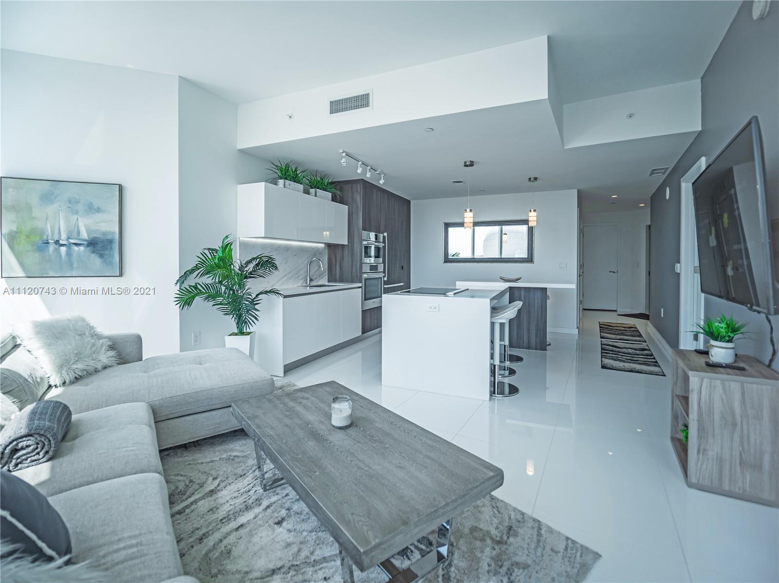 PARAMOUNT MIAMI WORLDCENTE - Residential Lease