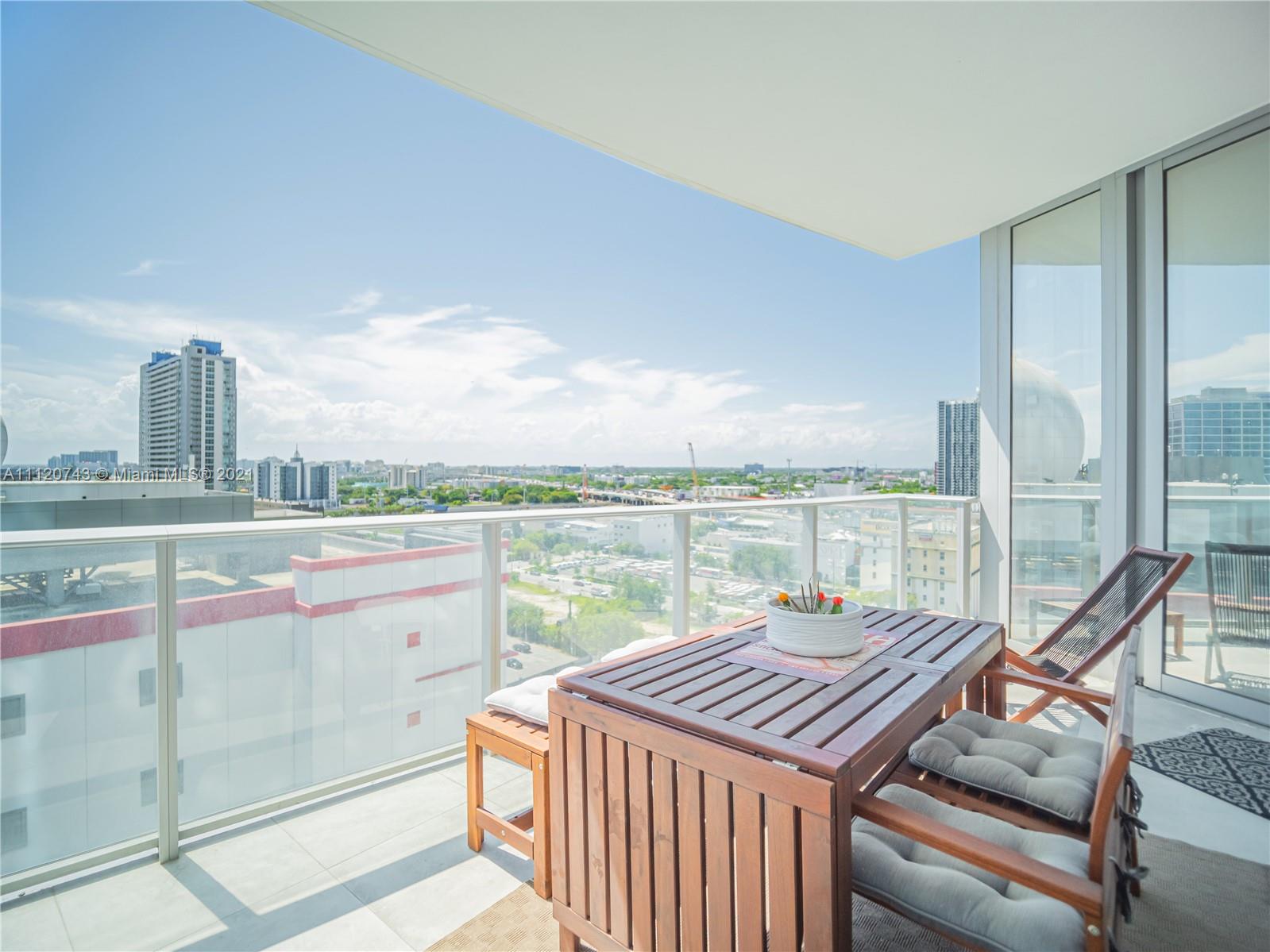 PARAMOUNT MIAMI WORLDCENTE - Residential Lease