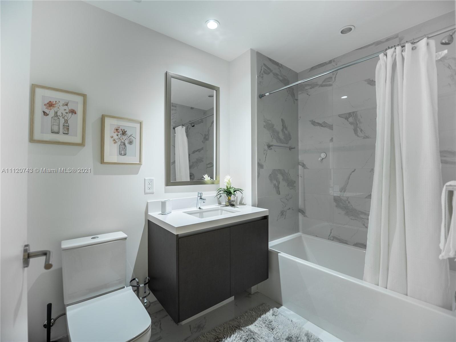PARAMOUNT MIAMI WORLDCENTE - Residential Lease