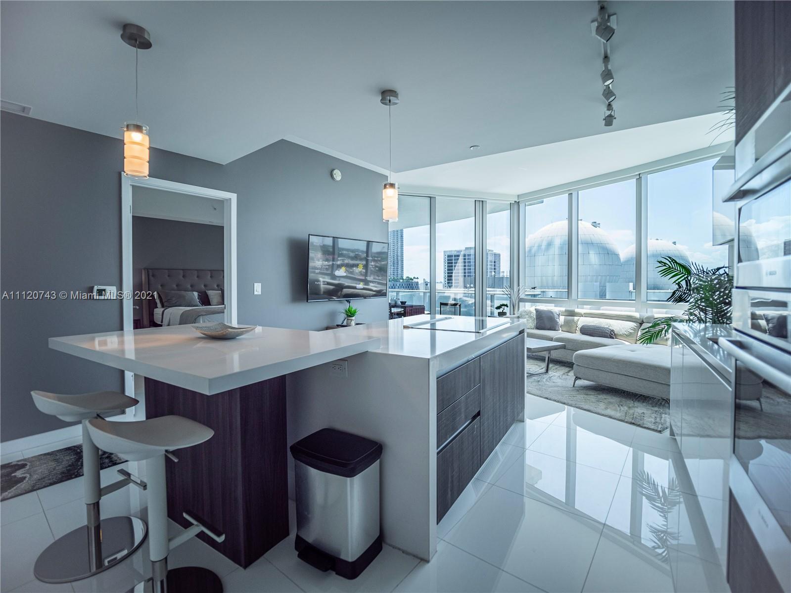 PARAMOUNT MIAMI WORLDCENTE - Residential Lease