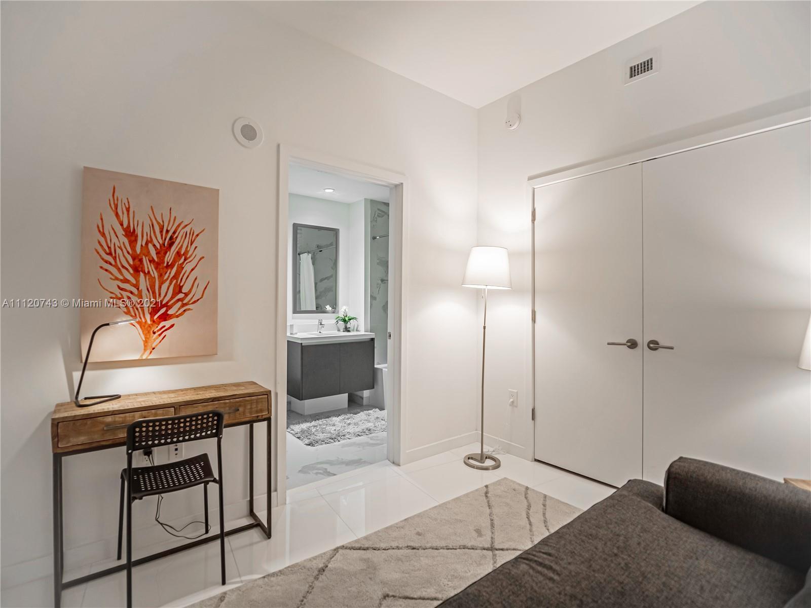 PARAMOUNT MIAMI WORLDCENTE - Residential Lease
