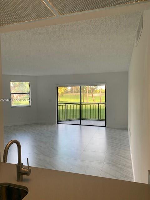 FAIRWAYS AT BONAVENTURE C - Residential Lease