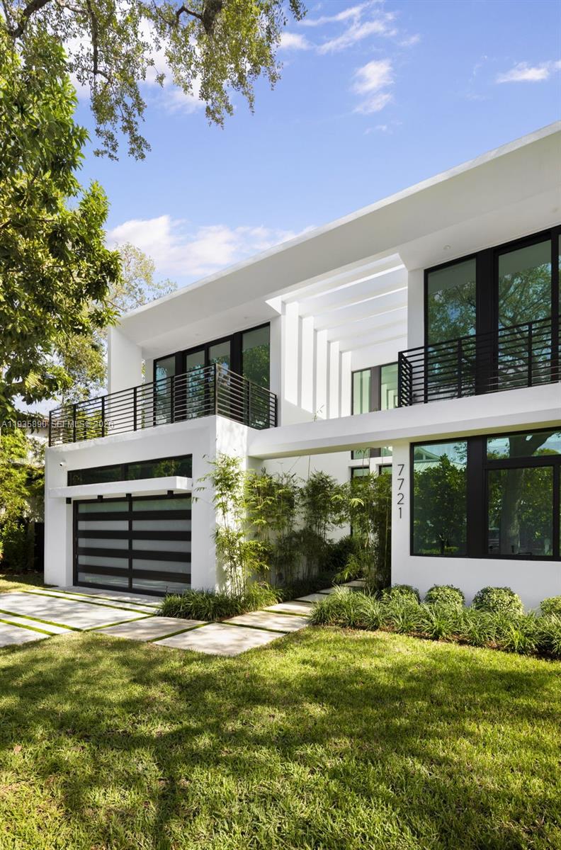 PINECREST VILLAS - Residential