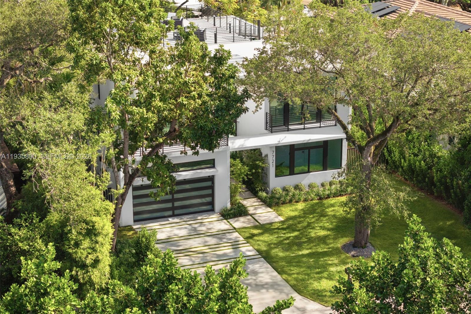 PINECREST VILLAS - Residential