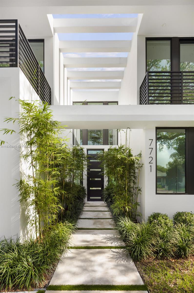 PINECREST VILLAS - Residential