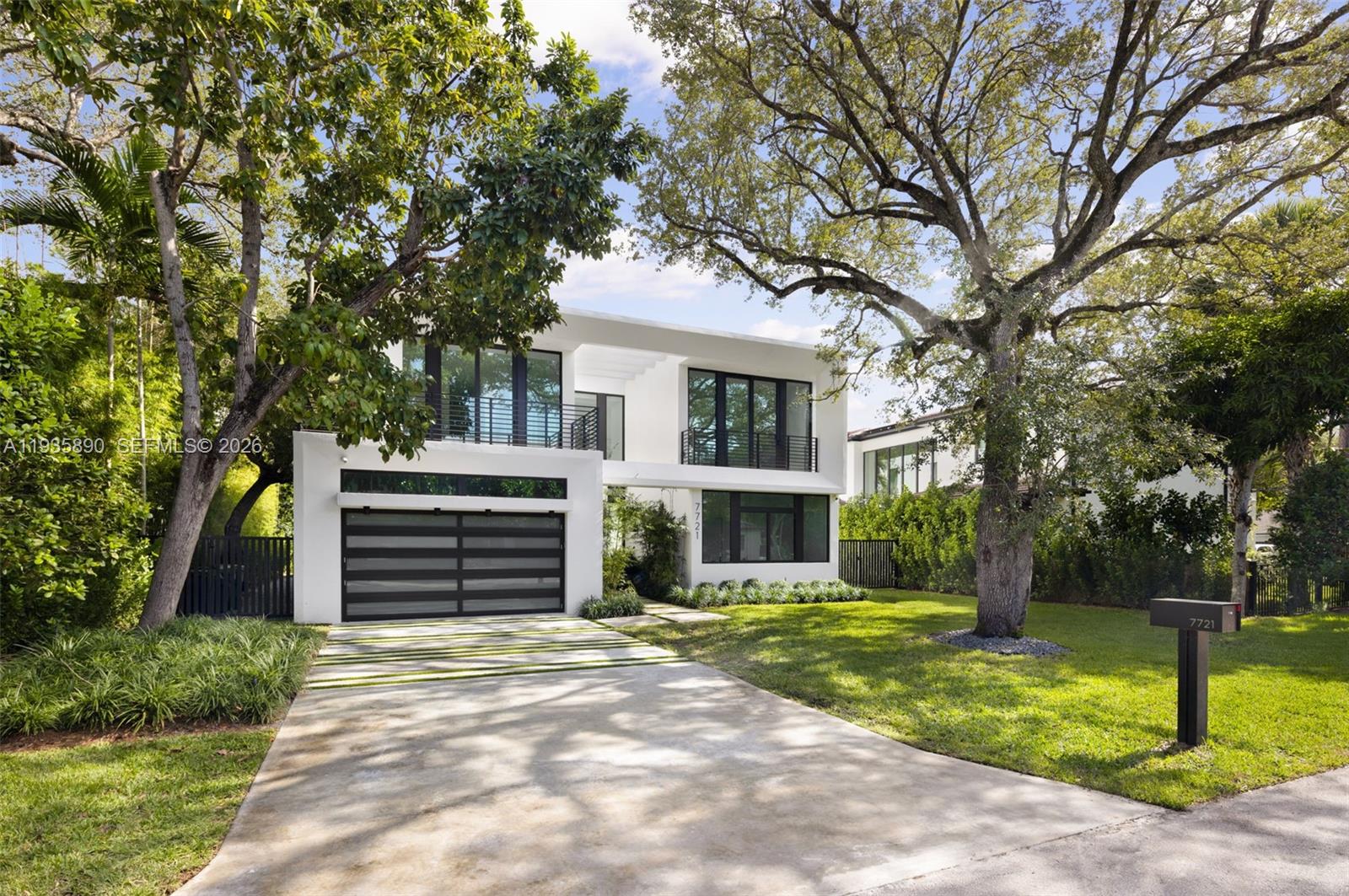 PINECREST VILLAS - Residential