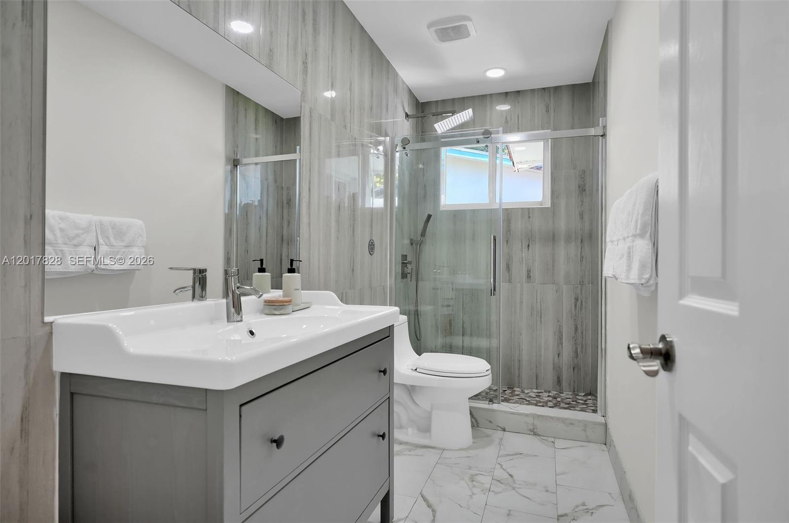 HOLLYWOOD LAKES SECTION - Residential