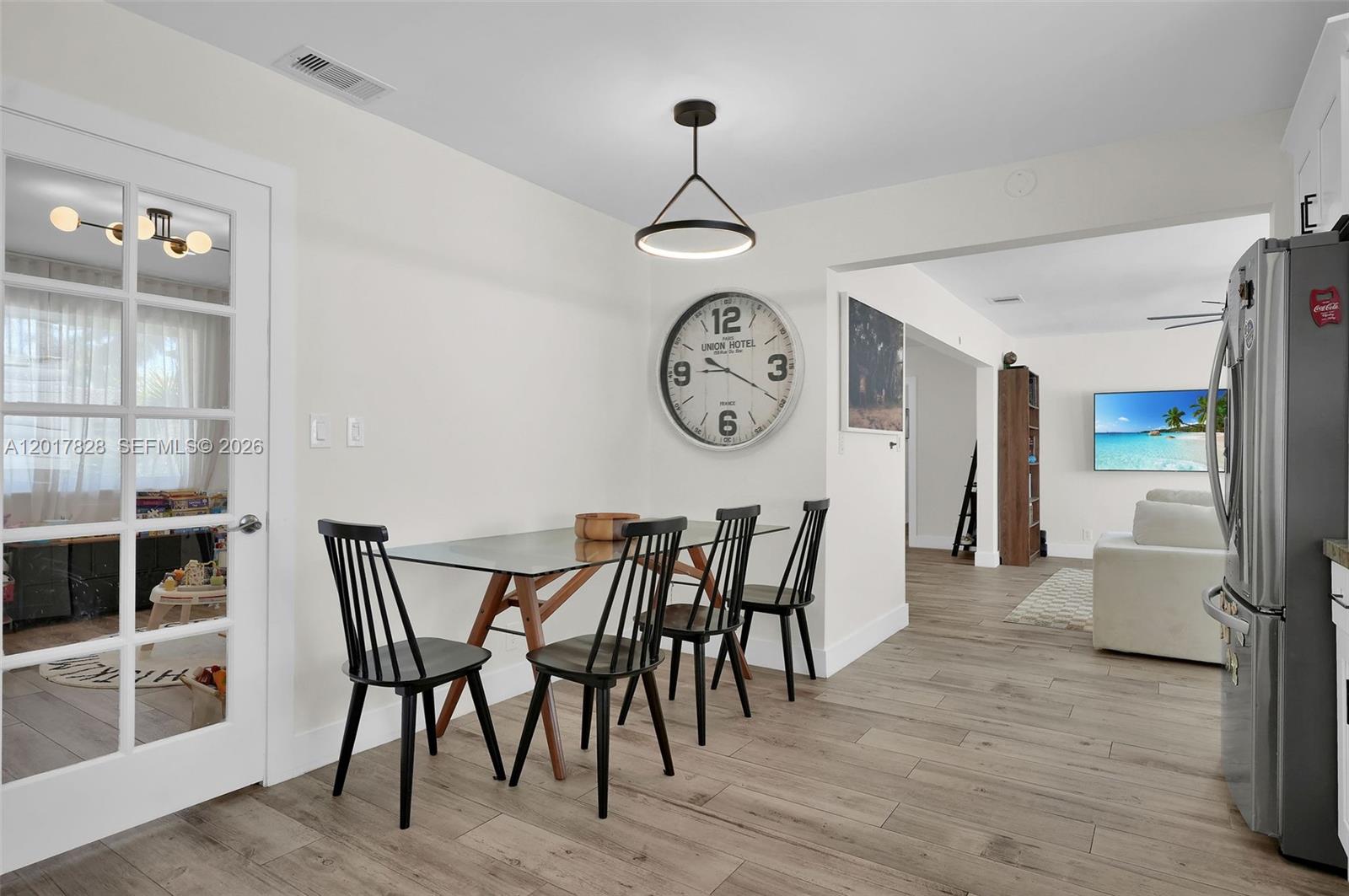 HOLLYWOOD LAKES SECTION - Residential