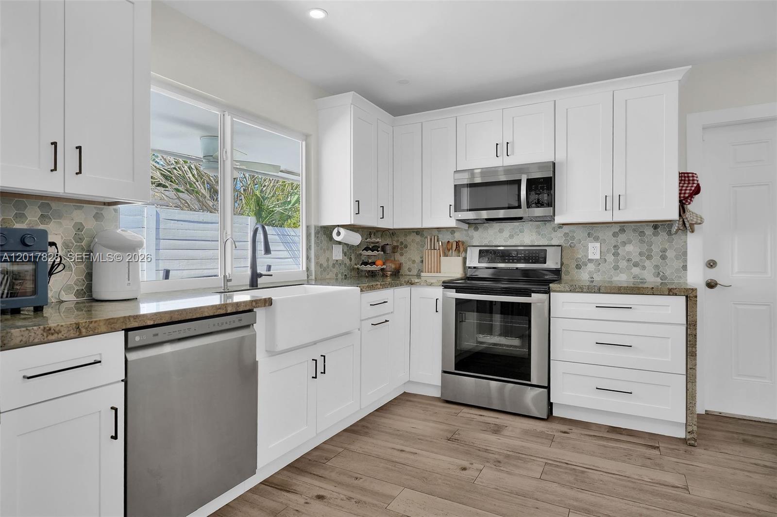 HOLLYWOOD LAKES SECTION - Residential