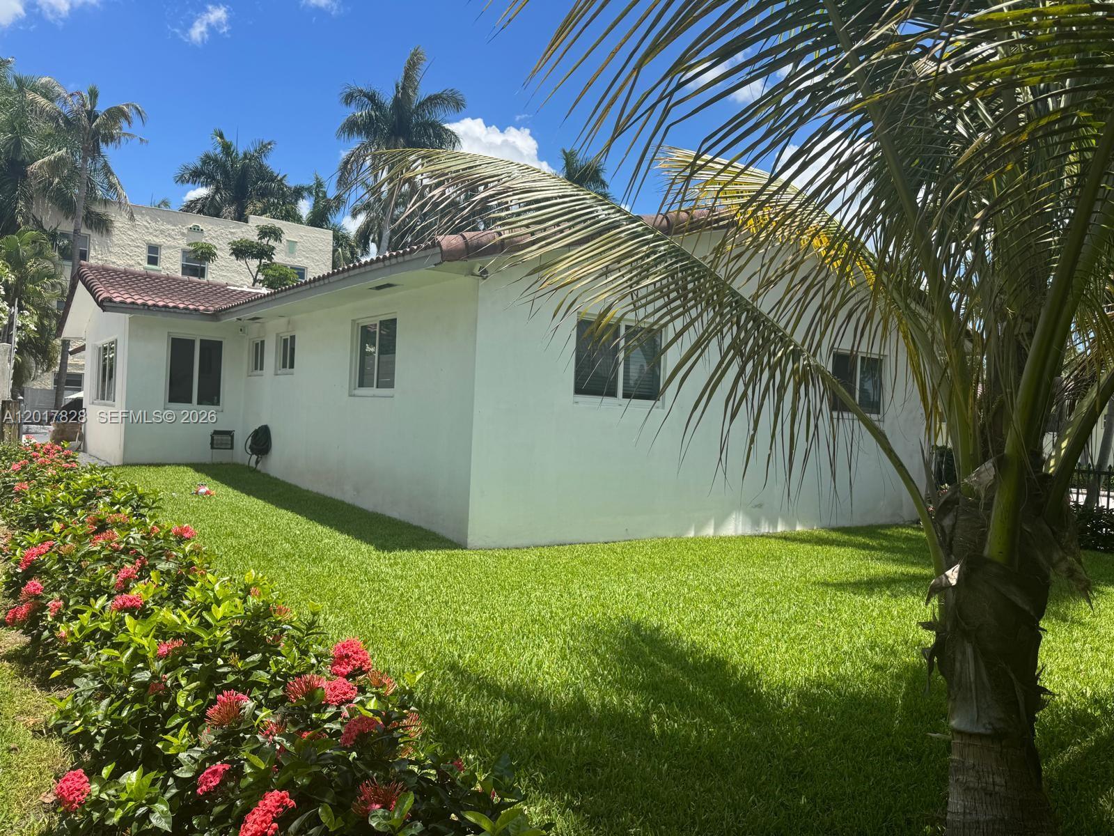 HOLLYWOOD LAKES SECTION - Residential