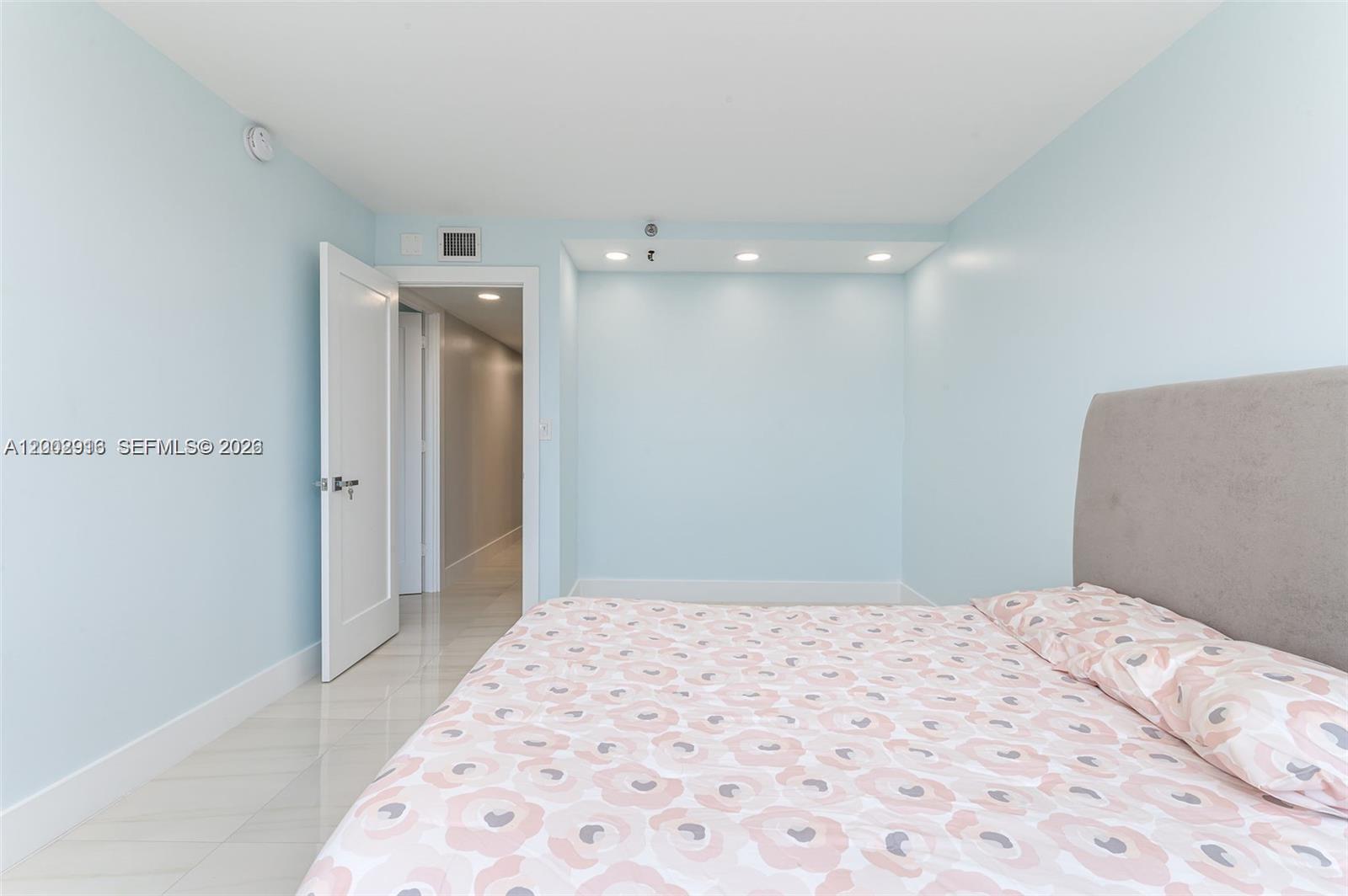 REGENCY HIGHLAND CLUB CON - Residential