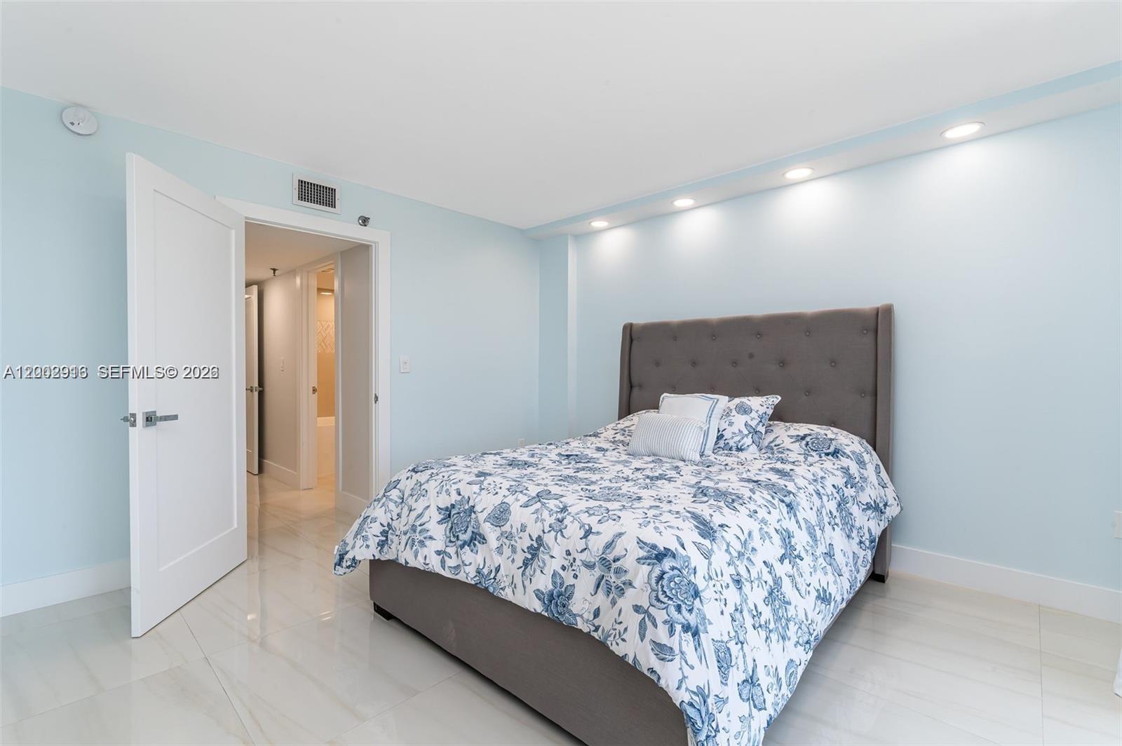 REGENCY HIGHLAND CLUB CON - Residential