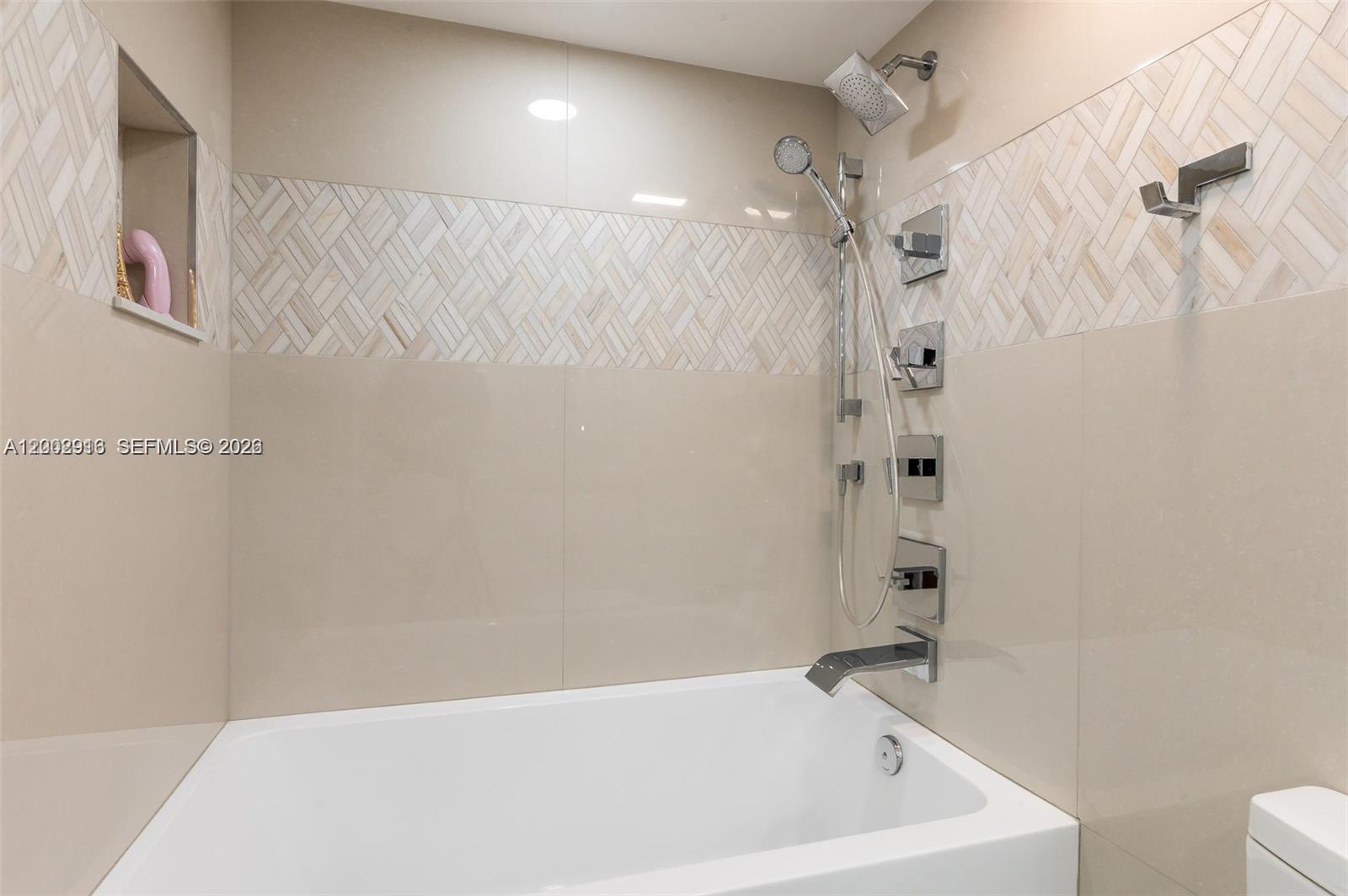 REGENCY HIGHLAND CLUB CON - Residential