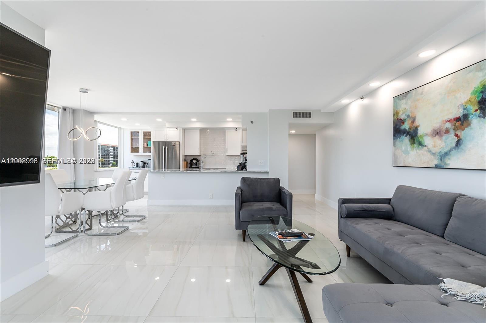 REGENCY HIGHLAND CLUB CON - Residential