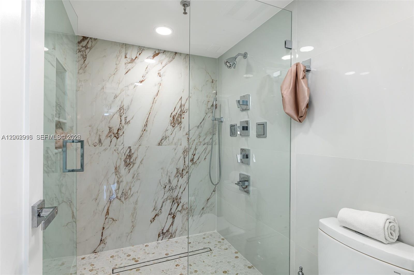 REGENCY HIGHLAND CLUB CON - Residential