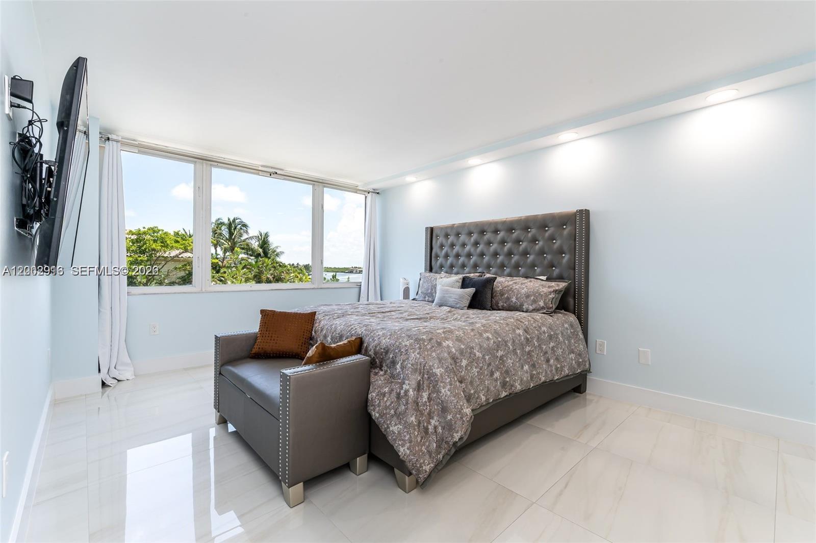 REGENCY HIGHLAND CLUB CON - Residential
