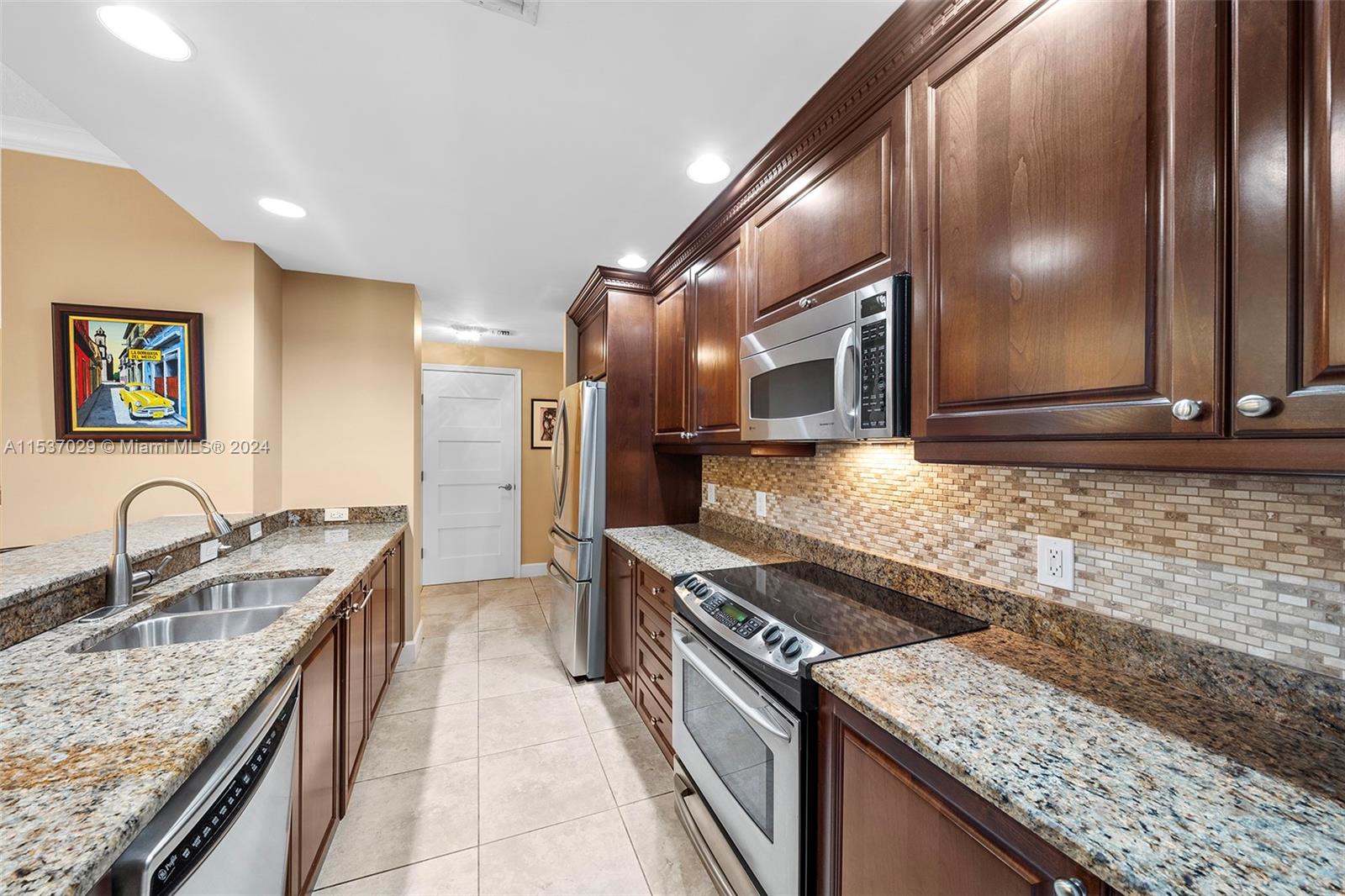 ANDALUSIA CONDO RESIDENCE - Residential