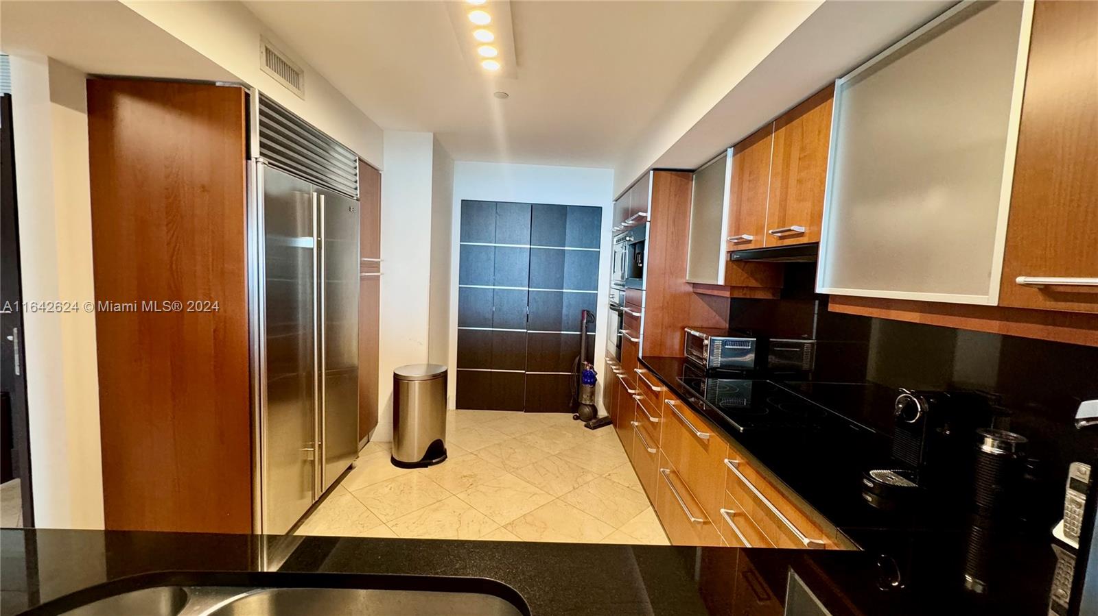 JADE RESIDENCES AT BRICKE - Residential
