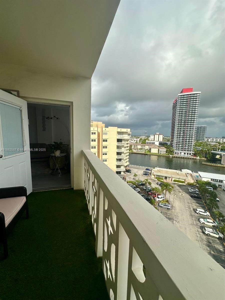 IMPERIAL TOWERS CONDO - Residential
