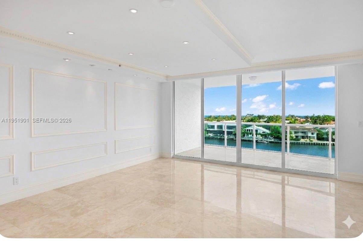 HAMPTONS SOUTH CONDO - Residential