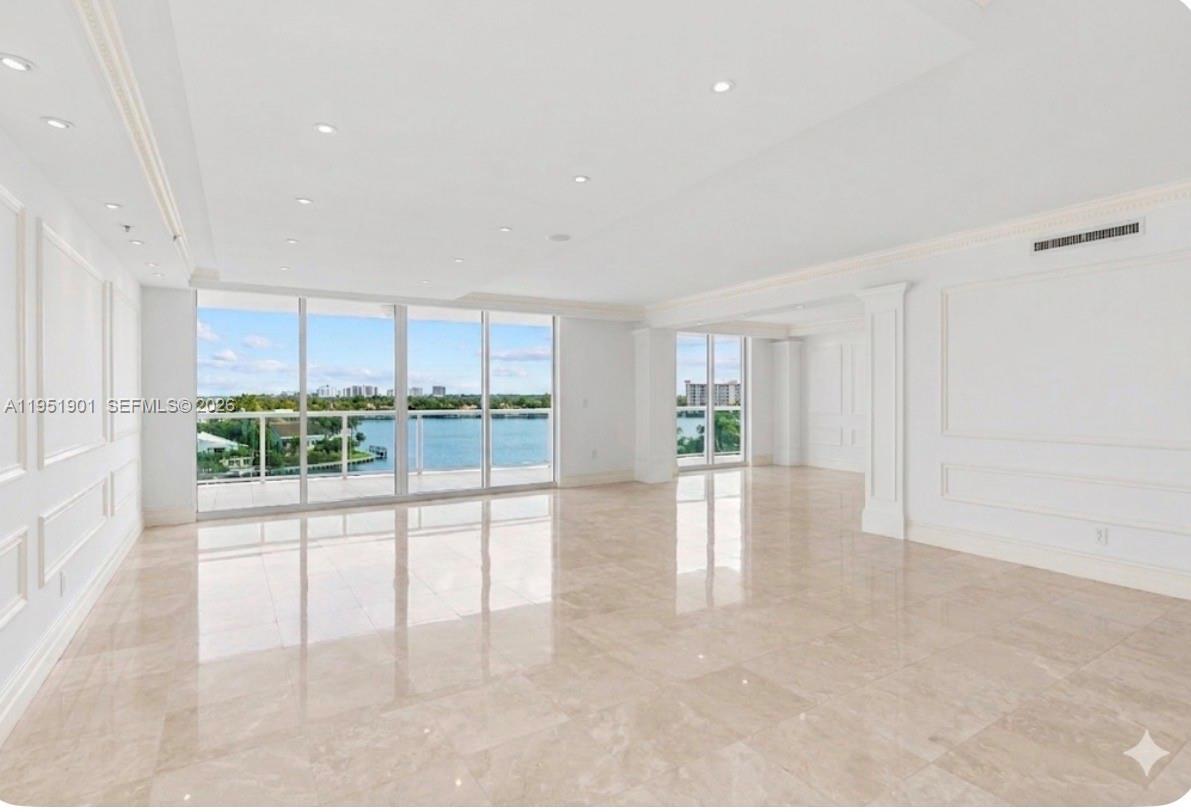 HAMPTONS SOUTH CONDO - Residential