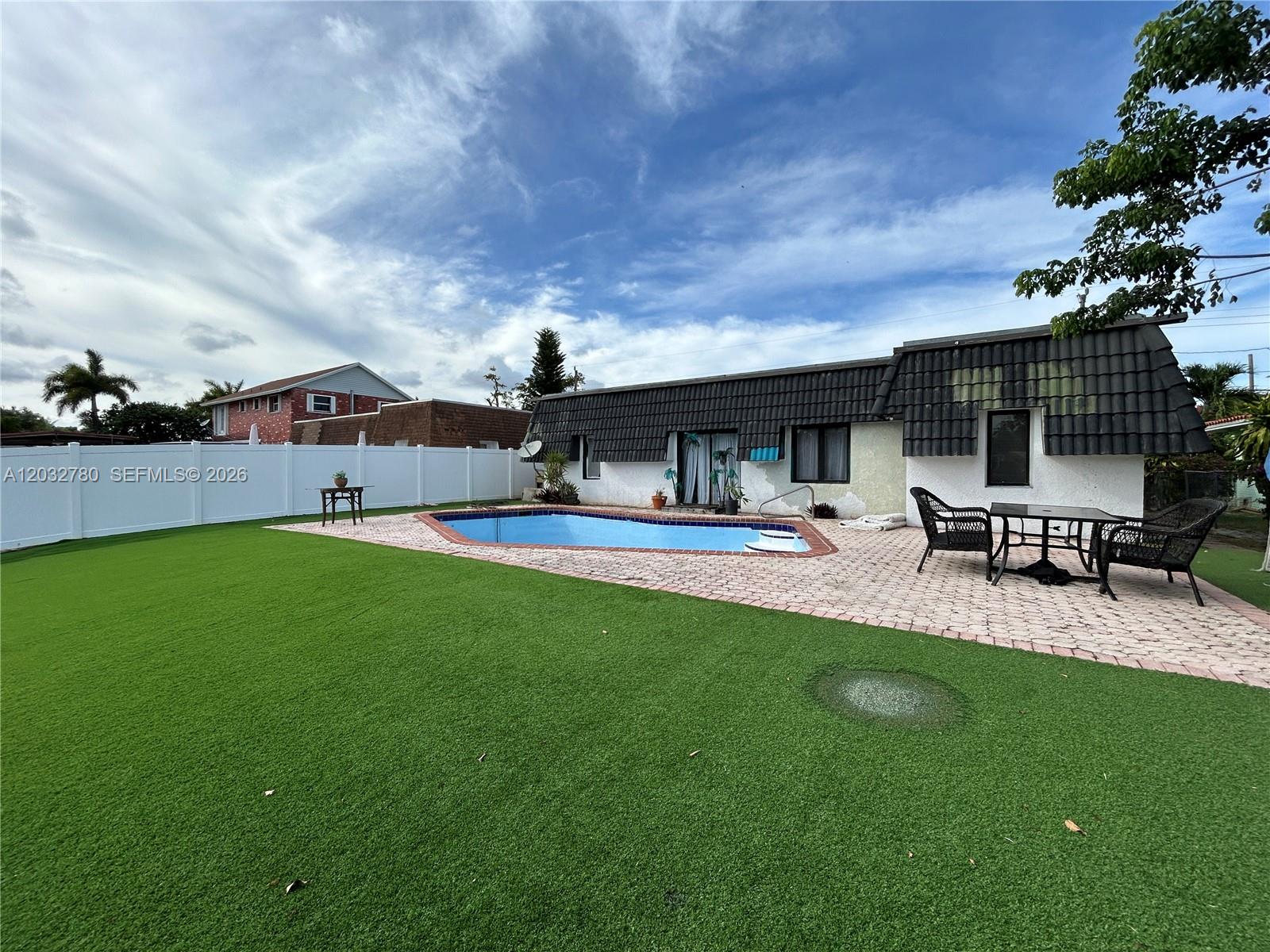 ROYAL PALM ACRES NINTH SE - Residential