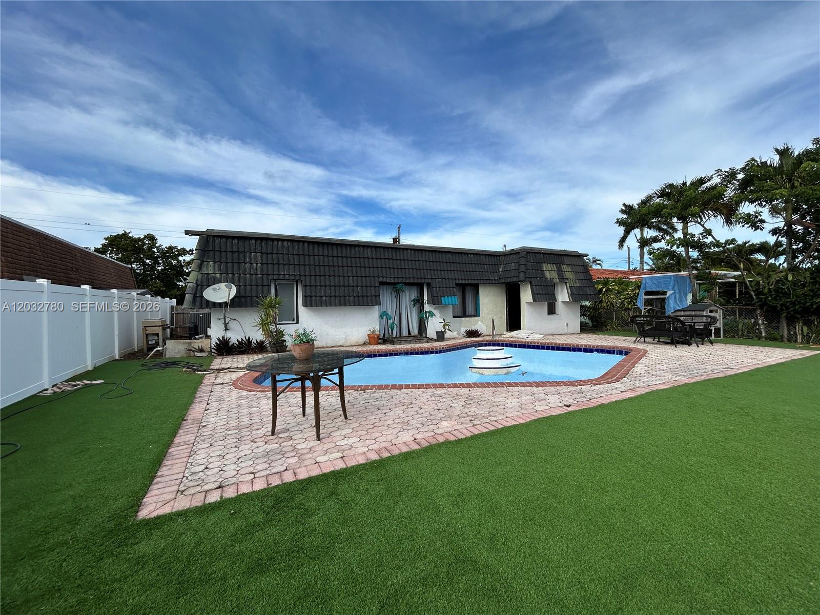 ROYAL PALM ACRES NINTH SE - Residential