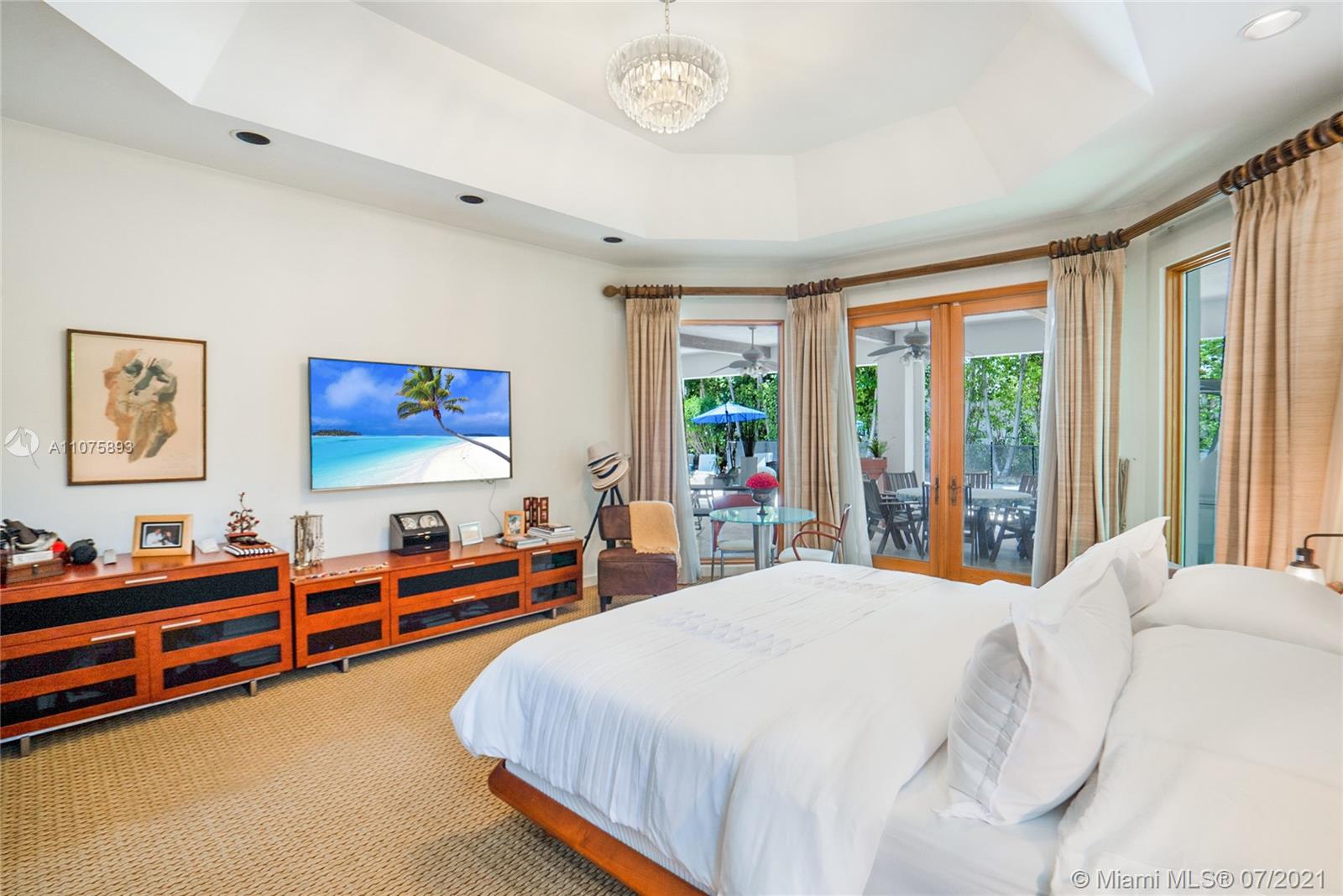 GOLDEN BEACH SEC F - Residential