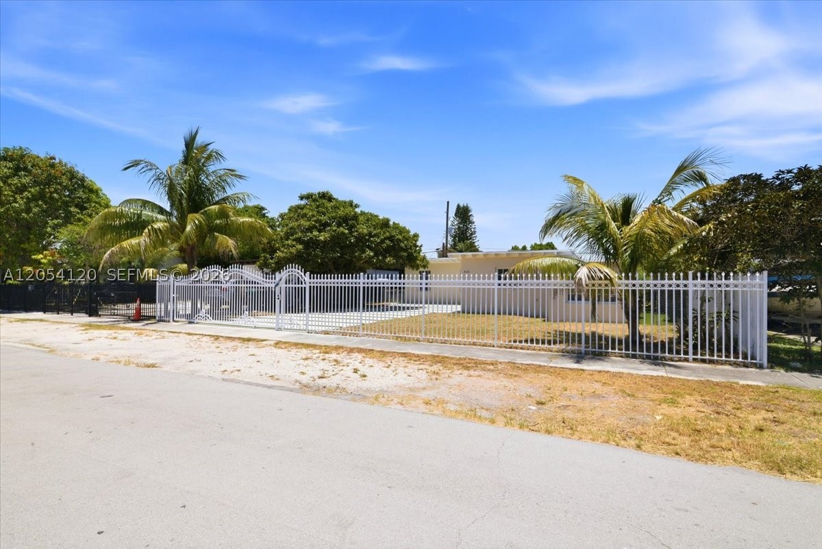 W MIAMI SHORES SEC B - Residential