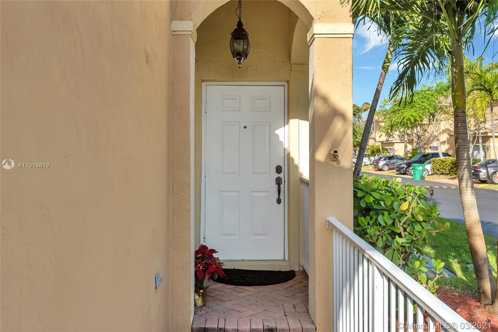 DORAL SOUTHEAST PATIO-HOM - Residential