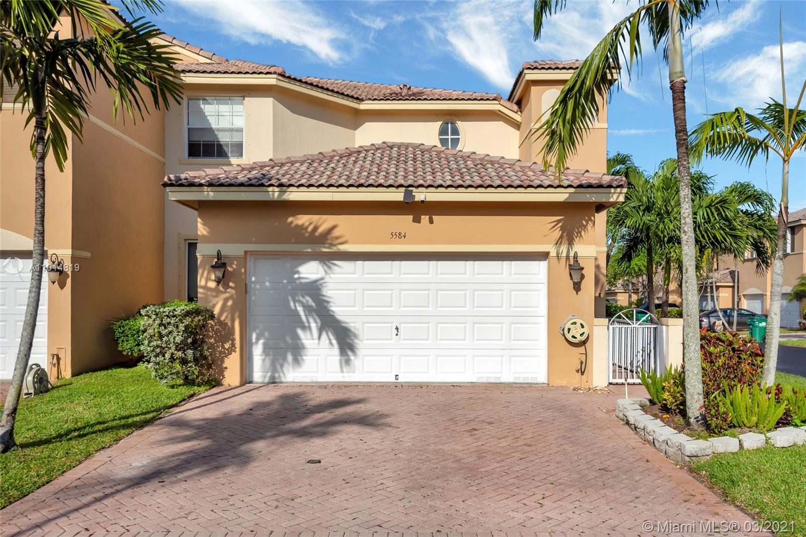 DORAL SOUTHEAST PATIO-HOM - Residential