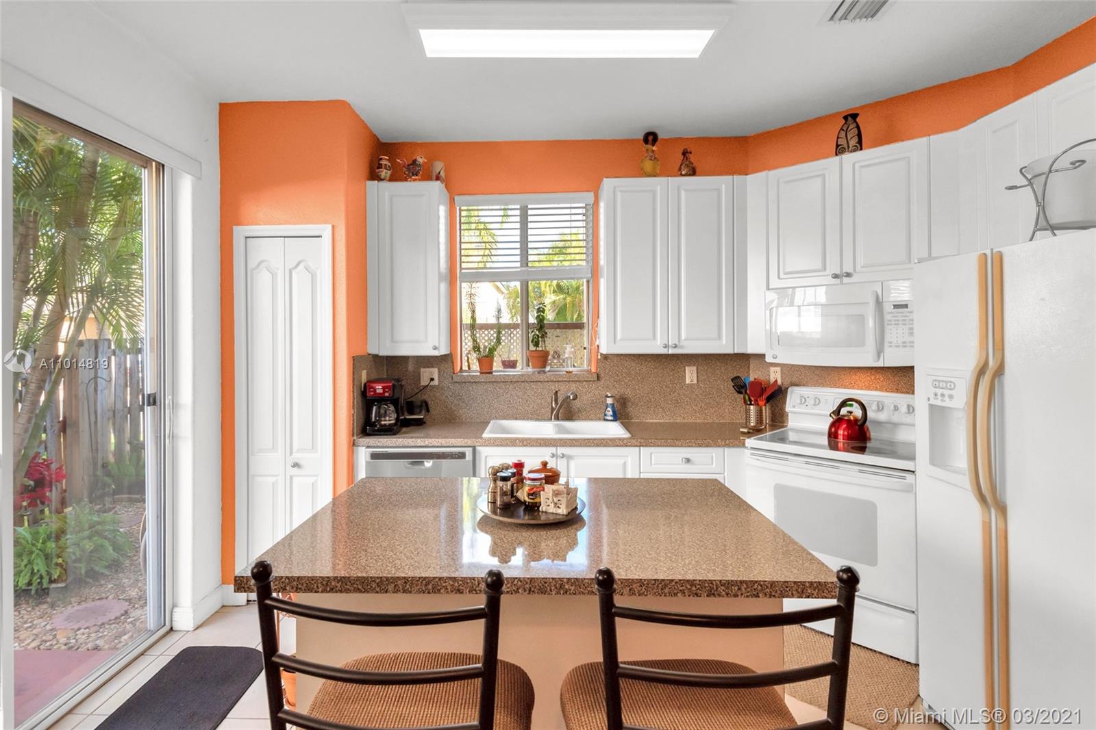 DORAL SOUTHEAST PATIO-HOM - Residential