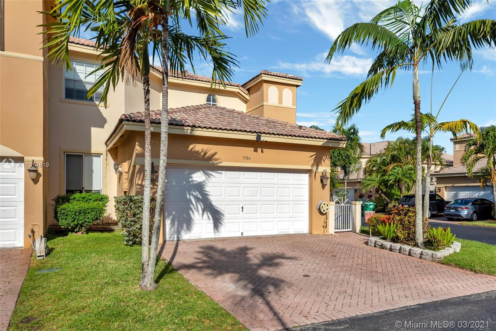 DORAL SOUTHEAST PATIO-HOM - Residential