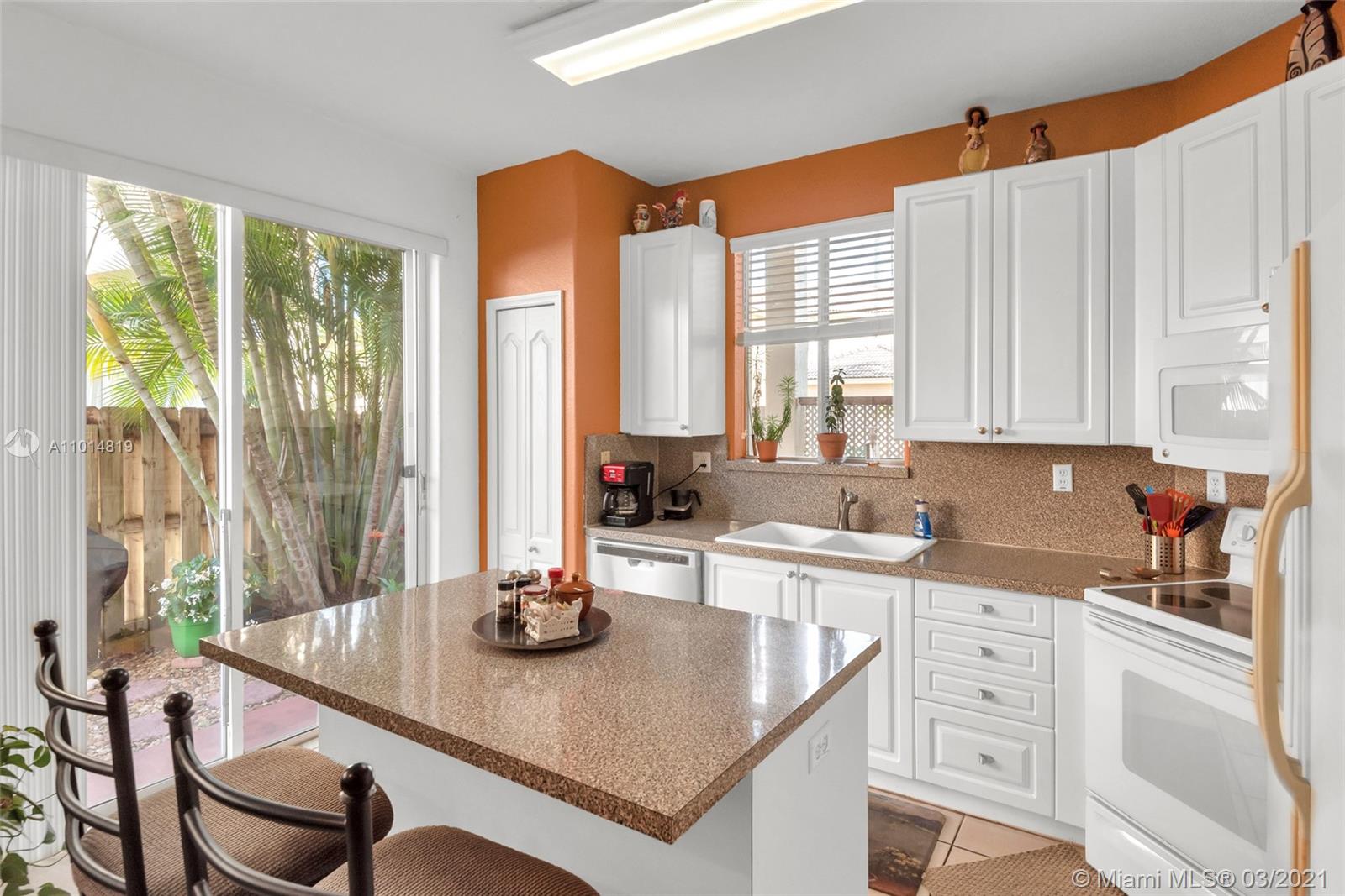 DORAL SOUTHEAST PATIO-HOM - Residential